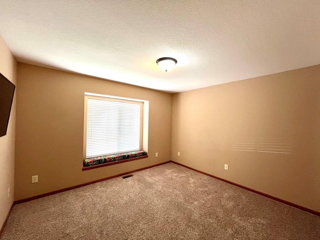 2032 Briarwood Ct, Newton, Kansas image 23