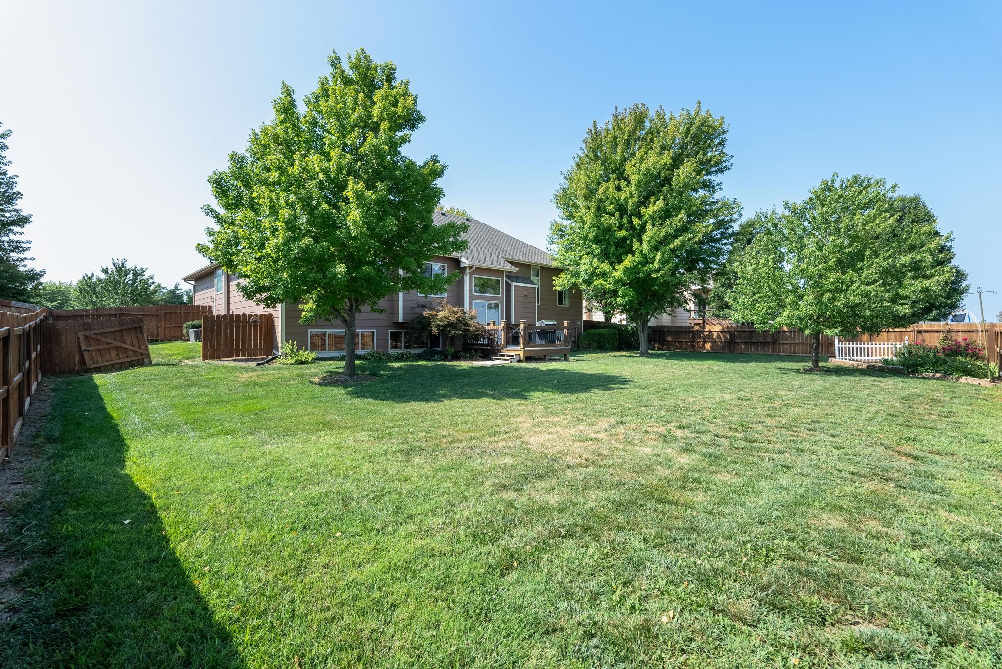 2032 Briarwood Ct, Newton, Kansas image 32