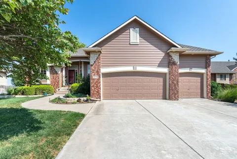 2032 Briarwood Ct, Newton, KS MLS: 647561