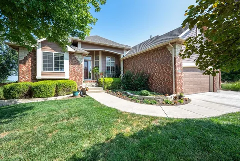 2032 Briarwood Ct, Newton, KS MLS: 647561