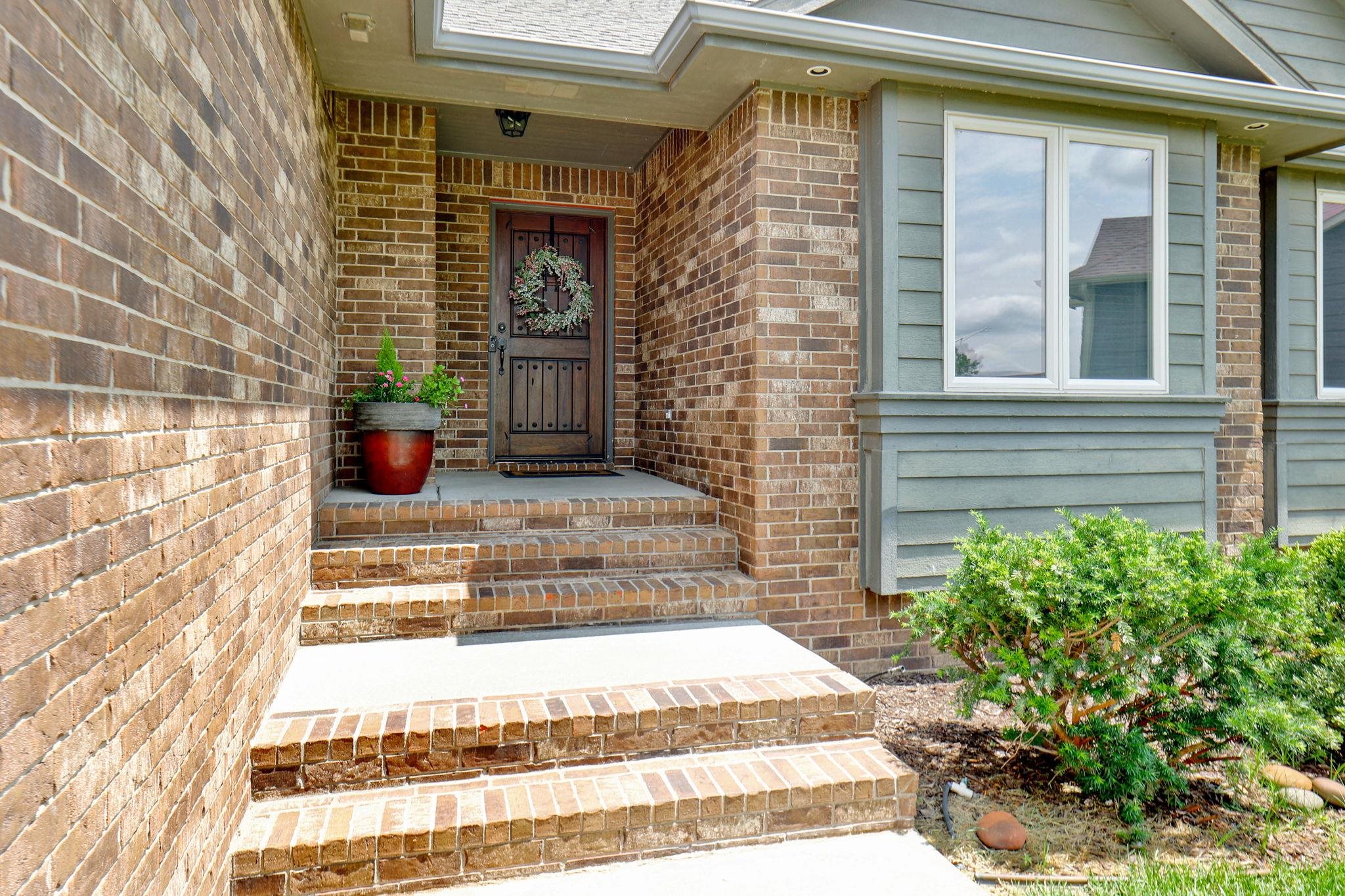 4871 N Emerald Ct, Maize, Kansas image 2