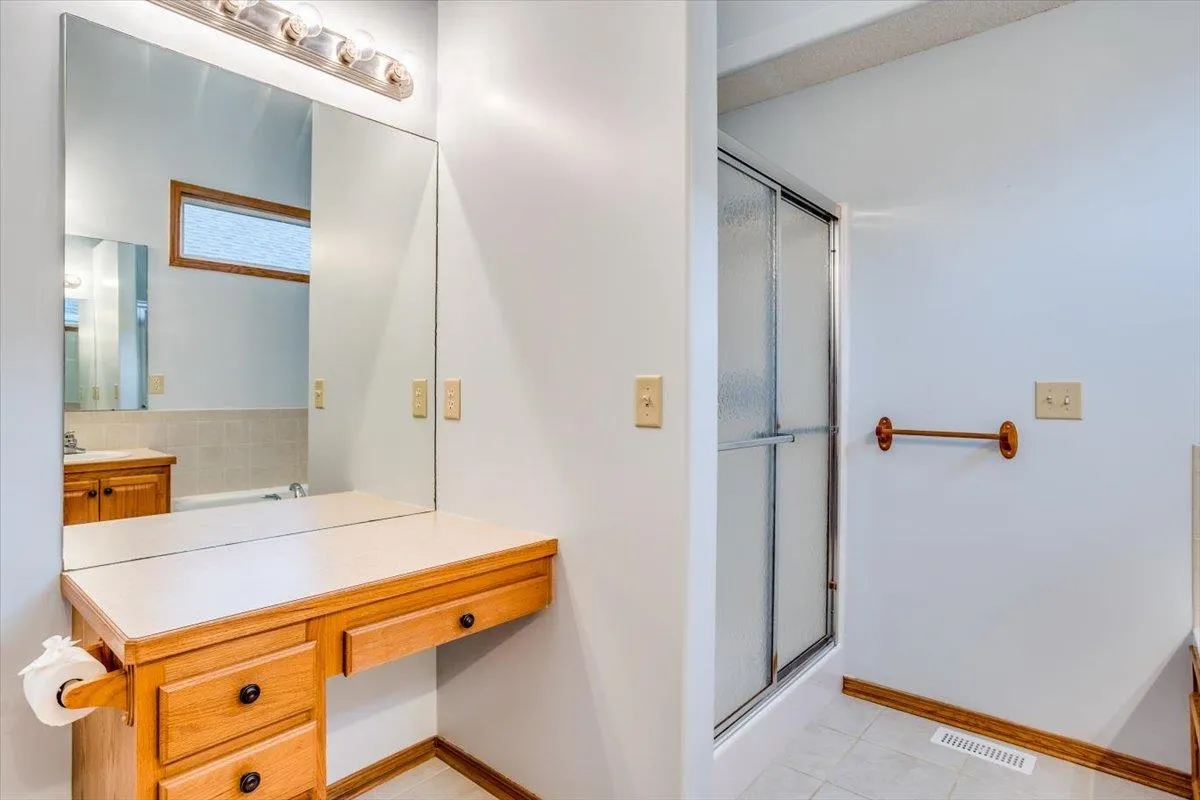 Derby, Kansas 67037, United States, 4 Bedrooms Bedrooms, ,3 BathroomsBathrooms,Residential,Pending,47416