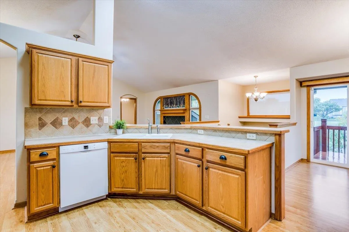 Derby, Kansas 67037, United States, 4 Bedrooms Bedrooms, ,3 BathroomsBathrooms,Residential,Pending,47416