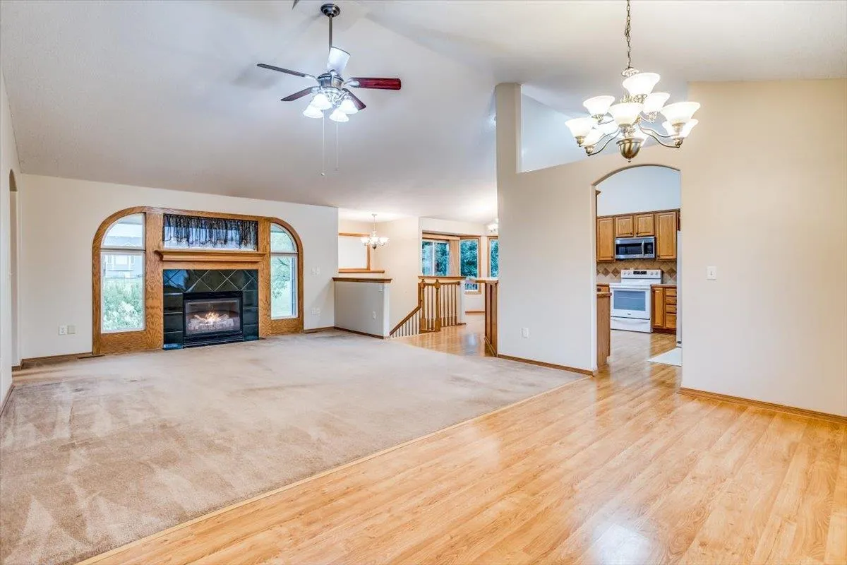 Derby, Kansas 67037, United States, 4 Bedrooms Bedrooms, ,3 BathroomsBathrooms,Residential,Pending,47416