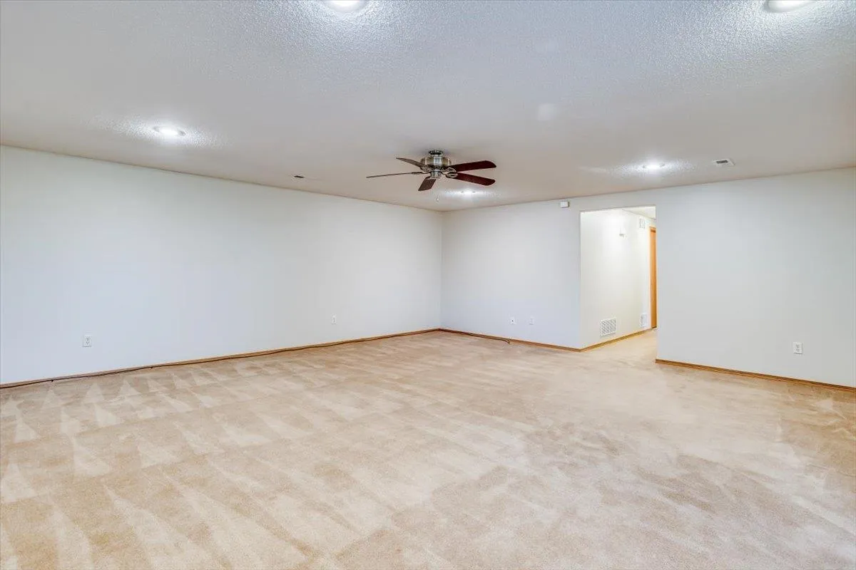 Derby, Kansas 67037, United States, 4 Bedrooms Bedrooms, ,3 BathroomsBathrooms,Residential,Pending,47416