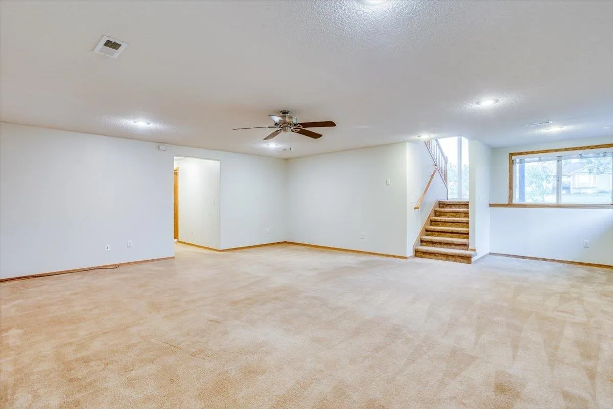 Derby, Kansas 67037, United States, 4 Bedrooms Bedrooms, ,3 BathroomsBathrooms,Residential,Pending,47416