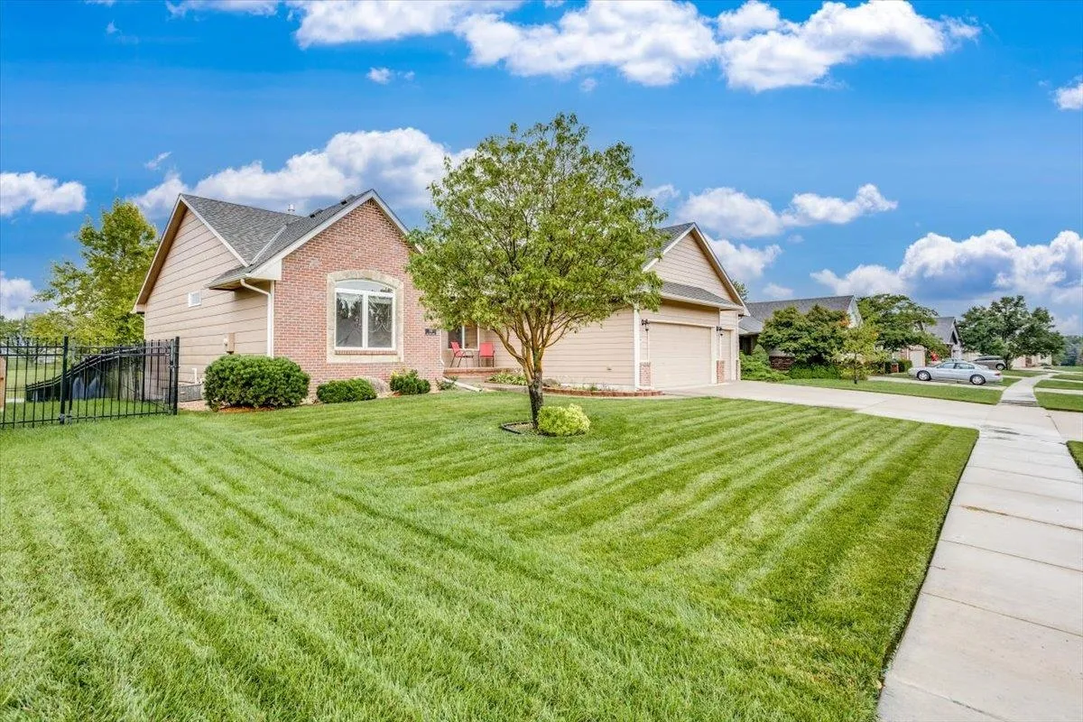 Derby, Kansas 67037, United States, 4 Bedrooms Bedrooms, ,3 BathroomsBathrooms,Residential,Pending,47416