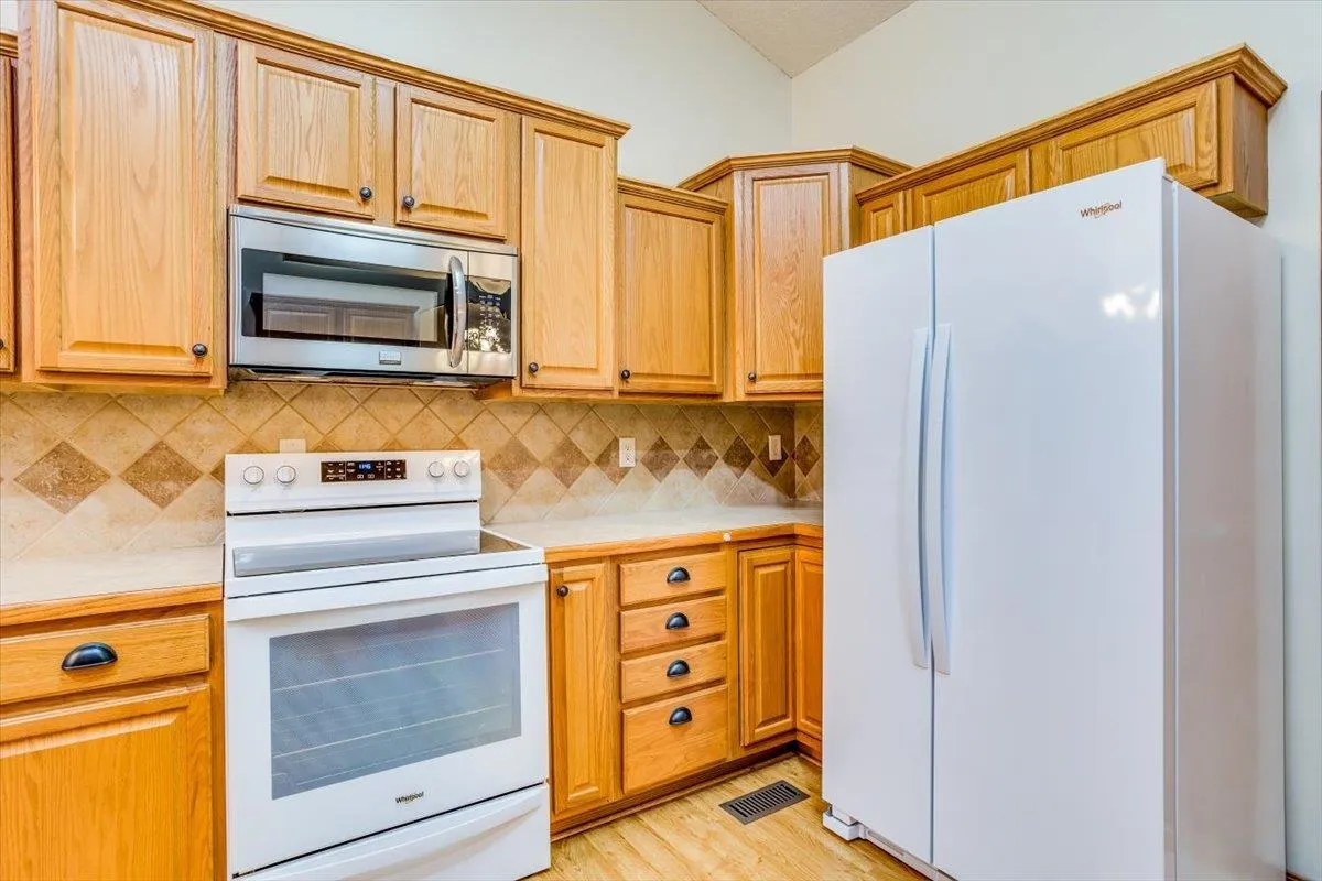 Derby, Kansas 67037, United States, 4 Bedrooms Bedrooms, ,3 BathroomsBathrooms,Residential,Pending,47416