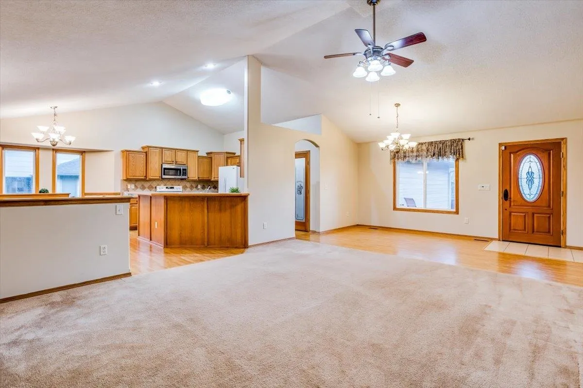 Derby, Kansas 67037, United States, 4 Bedrooms Bedrooms, ,3 BathroomsBathrooms,Residential,Pending,47416