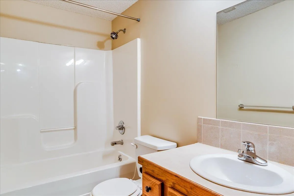 Derby, Kansas 67037, United States, 4 Bedrooms Bedrooms, ,3 BathroomsBathrooms,Residential,Pending,47416