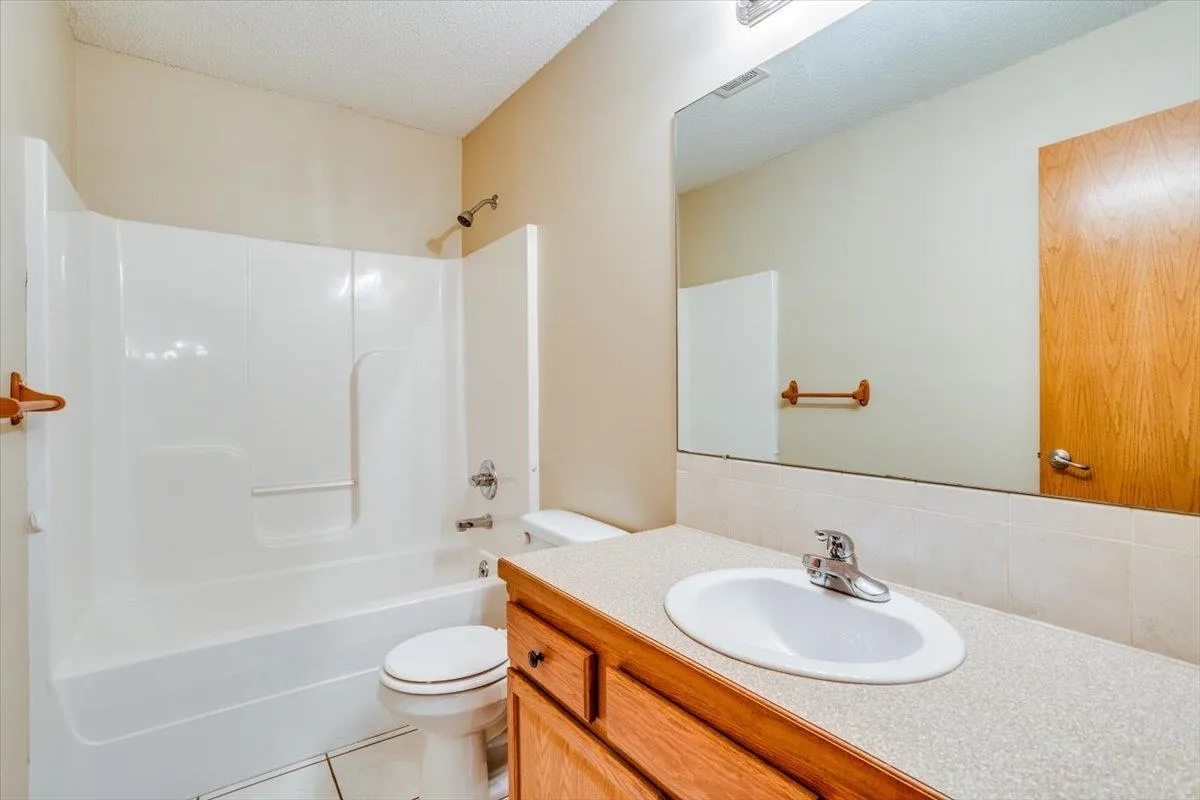 Derby, Kansas 67037, United States, 4 Bedrooms Bedrooms, ,3 BathroomsBathrooms,Residential,Pending,47416