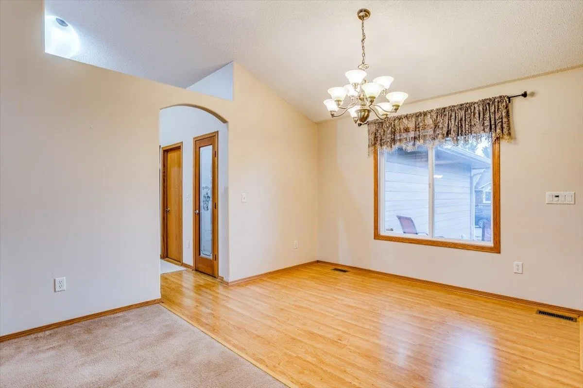 Derby, Kansas 67037, United States, 4 Bedrooms Bedrooms, ,3 BathroomsBathrooms,Residential,Pending,47416