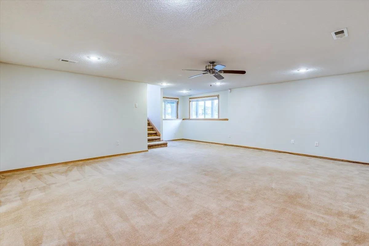 Derby, Kansas 67037, United States, 4 Bedrooms Bedrooms, ,3 BathroomsBathrooms,Residential,Pending,47416