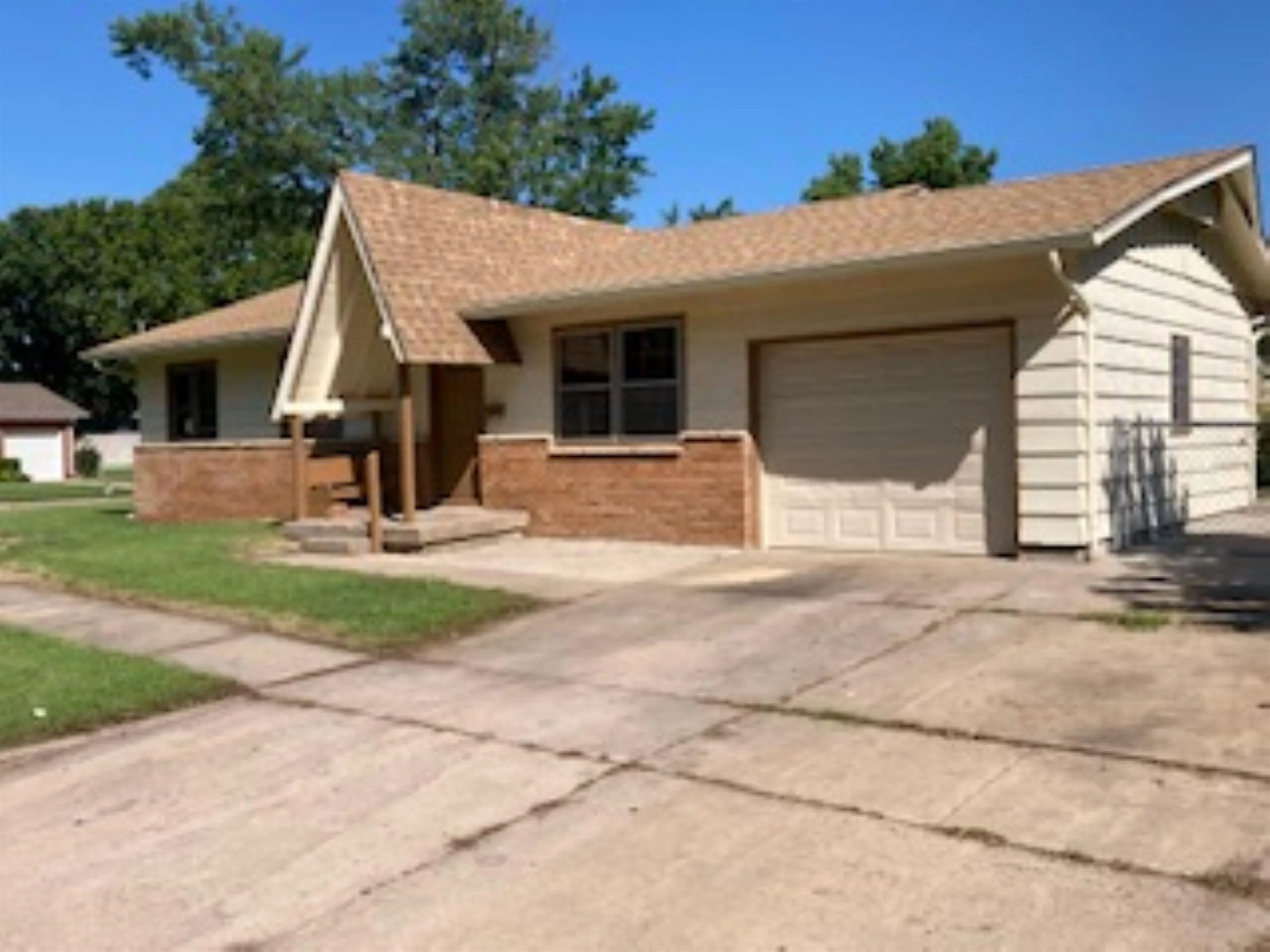 Wichita, Kansas 67204, United States, 5 Bedrooms Bedrooms, ,2 BathroomsBathrooms,Residential,Active,174668