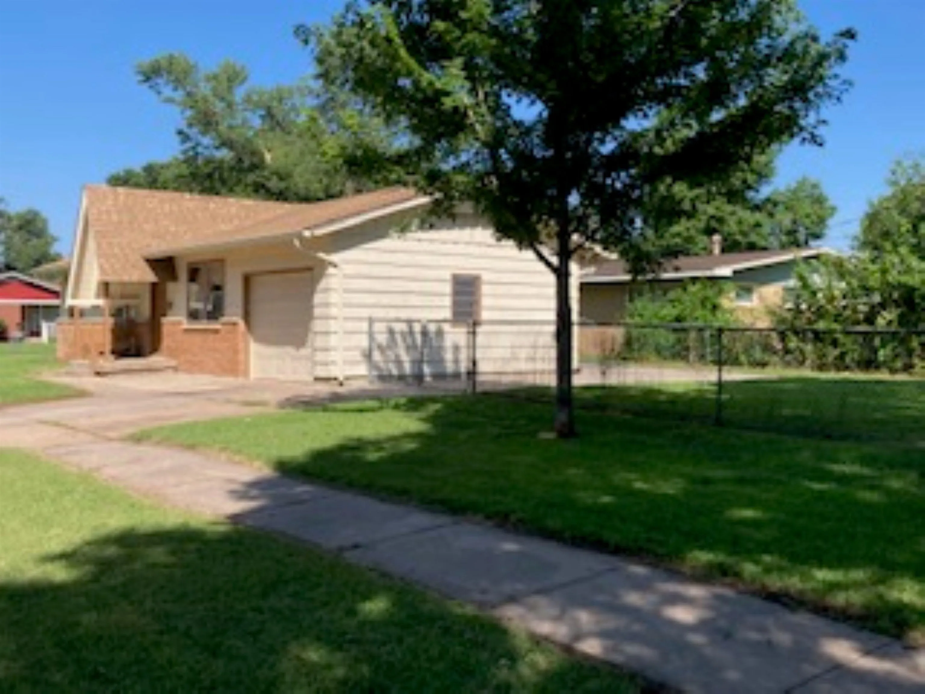 Wichita, Kansas 67204, United States, 5 Bedrooms Bedrooms, ,2 BathroomsBathrooms,Residential,Active,174668