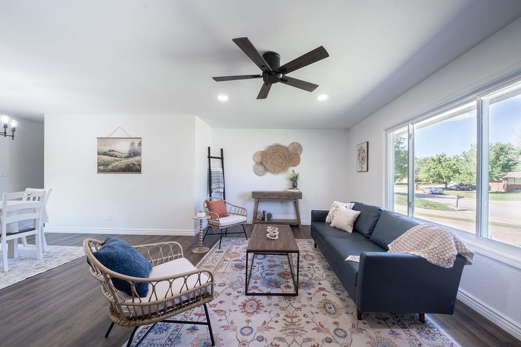 407 E Valley View, Derby, Virginia image 3