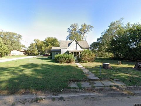 Homes For Sale - 522 W 8th St<br/> Harper, KS 67058
