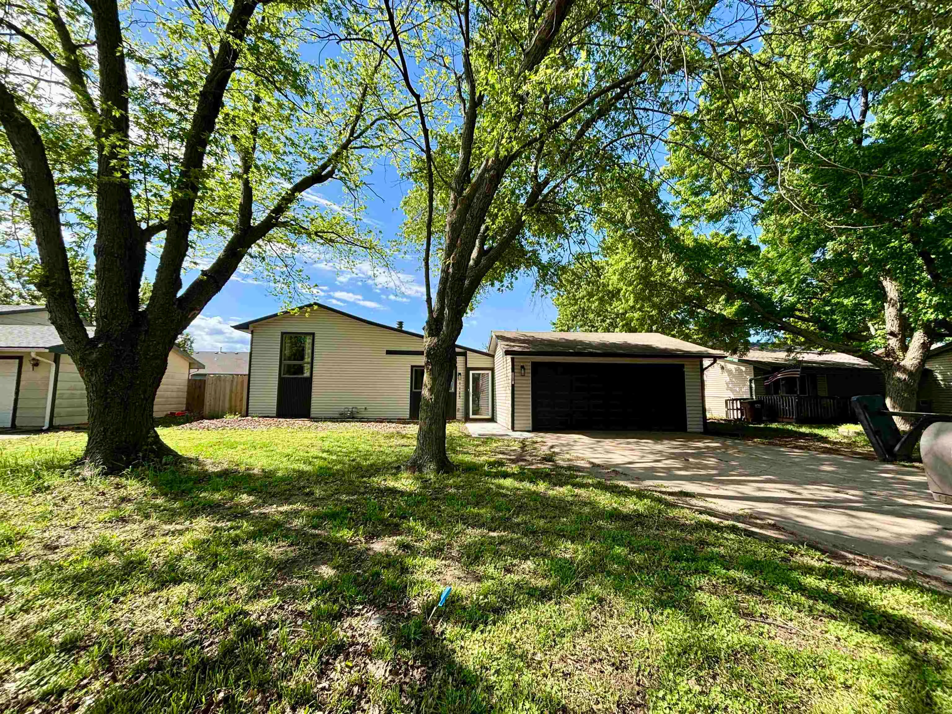 Haysville, Kansas 67060, United States, 3 Bedrooms Bedrooms, ,2 BathroomsBathrooms,Residential,Pending,143285