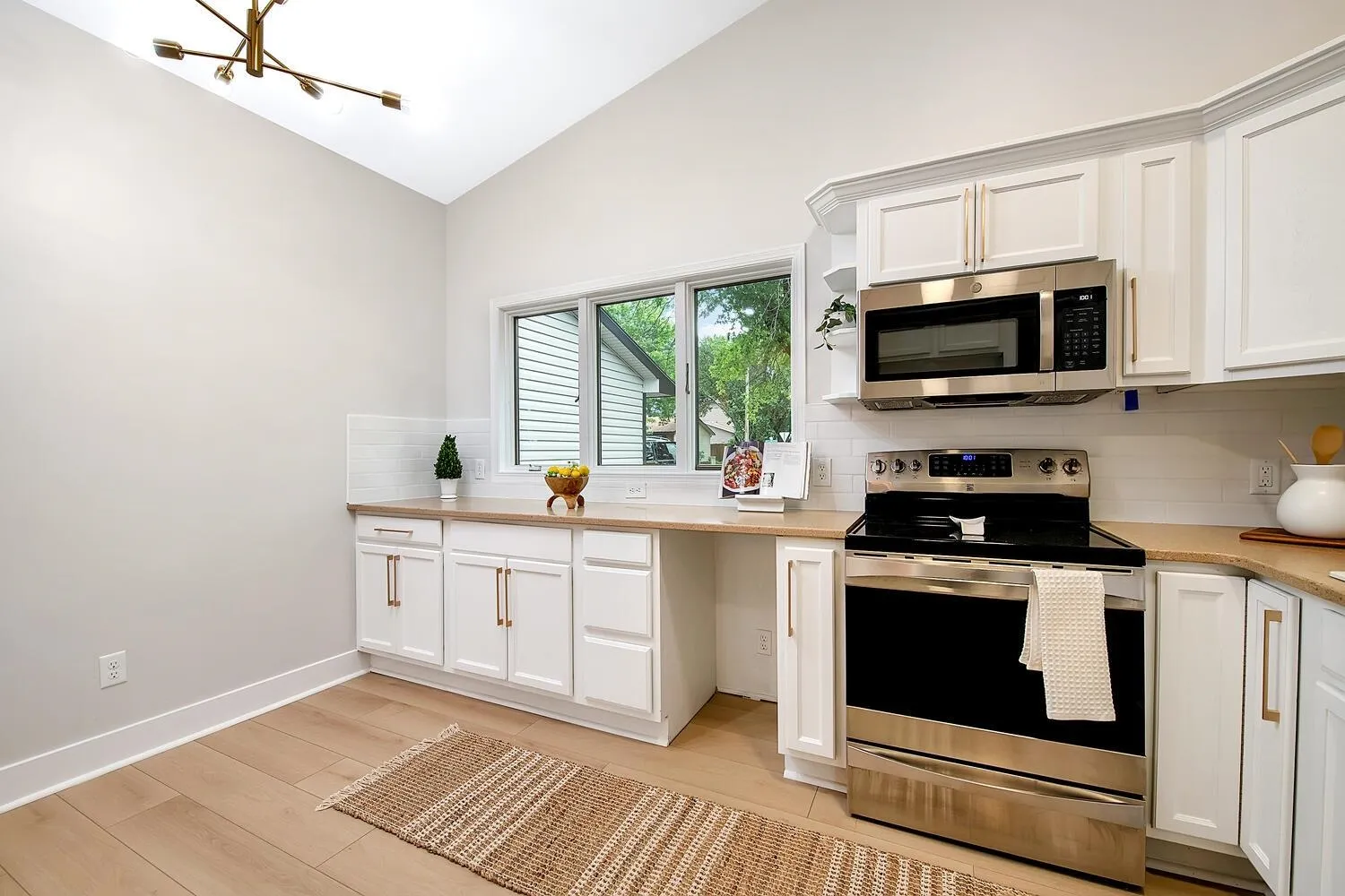 Haysville, Kansas 67060, United States, 3 Bedrooms Bedrooms, ,2 BathroomsBathrooms,Residential,Pending,143285