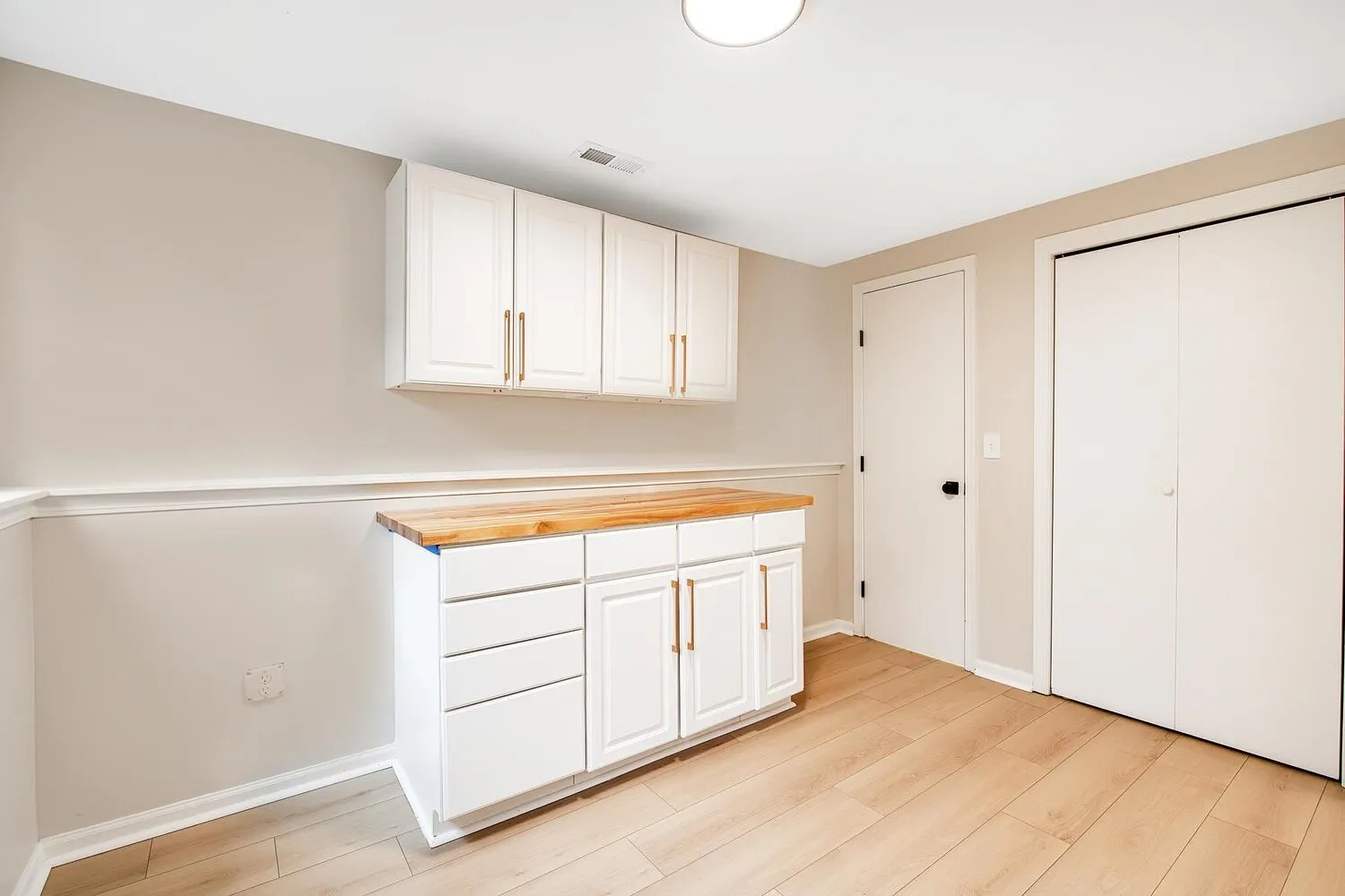 Haysville, Kansas 67060, United States, 3 Bedrooms Bedrooms, ,2 BathroomsBathrooms,Residential,Pending,143285