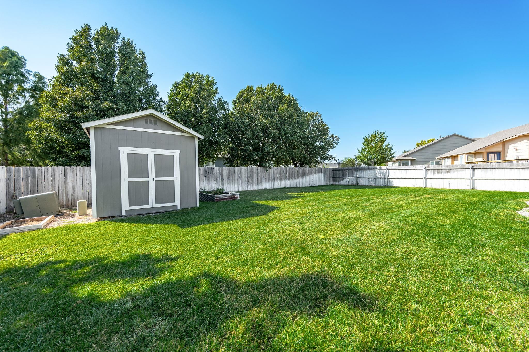 8813 N Ridgewood Ln, Park City, Kansas image 32