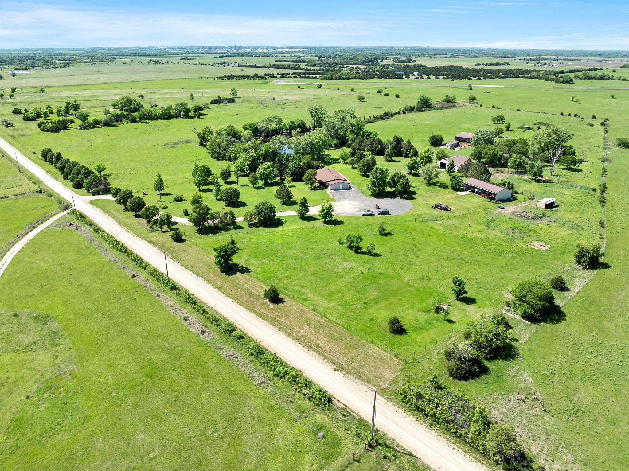1390 SE 40th St, El Dorado, Kansas image 2
