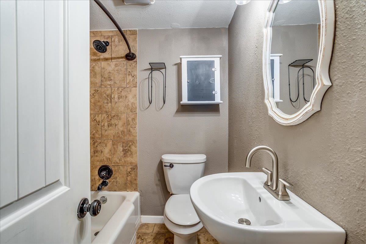 3704 E 43rd Ave, Hutchinson, Kansas image 16