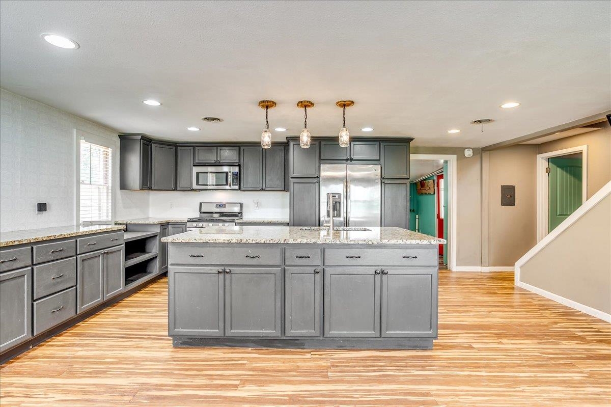 3704 E 43rd Ave, Hutchinson, Kansas image 9