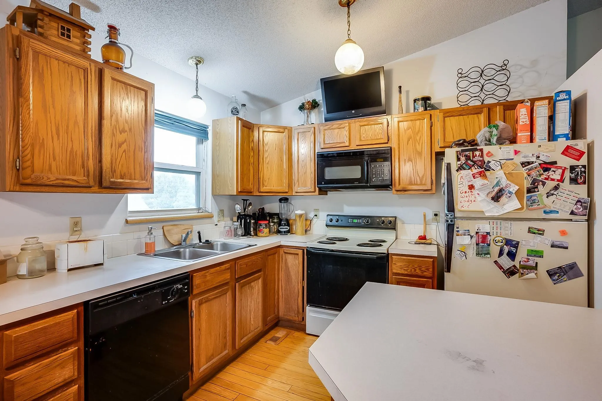 Wichita, Kansas 67209, United States, 3 Bedrooms Bedrooms, ,2 BathroomsBathrooms,Residential,Active,216896