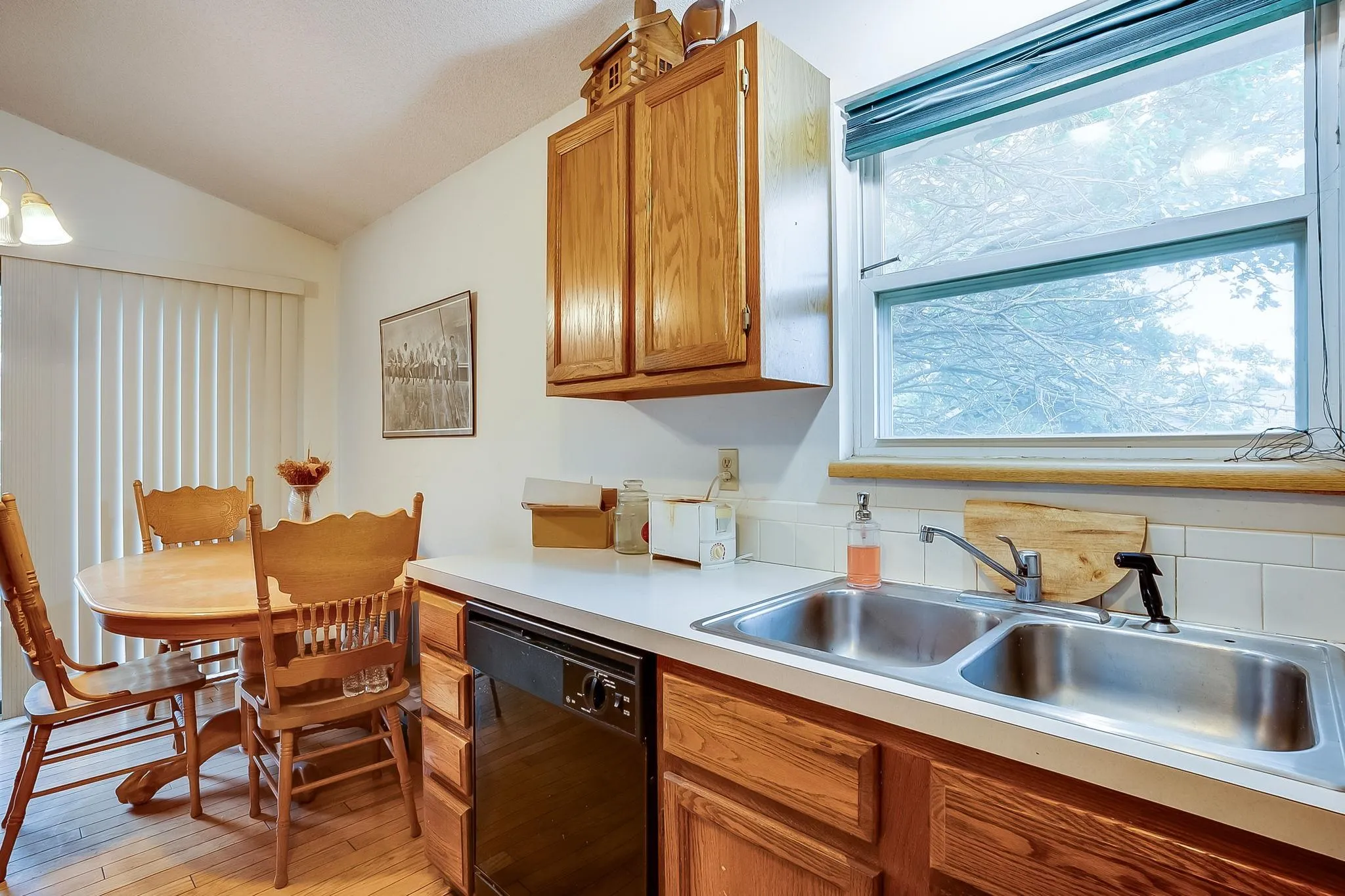 Wichita, Kansas 67209, United States, 3 Bedrooms Bedrooms, ,2 BathroomsBathrooms,Residential,Active,216896