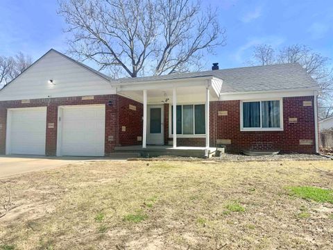 Homes For Sale - 2022 S Old Manor Rd<br/> Sedgwick County, Wichita, KS 67218