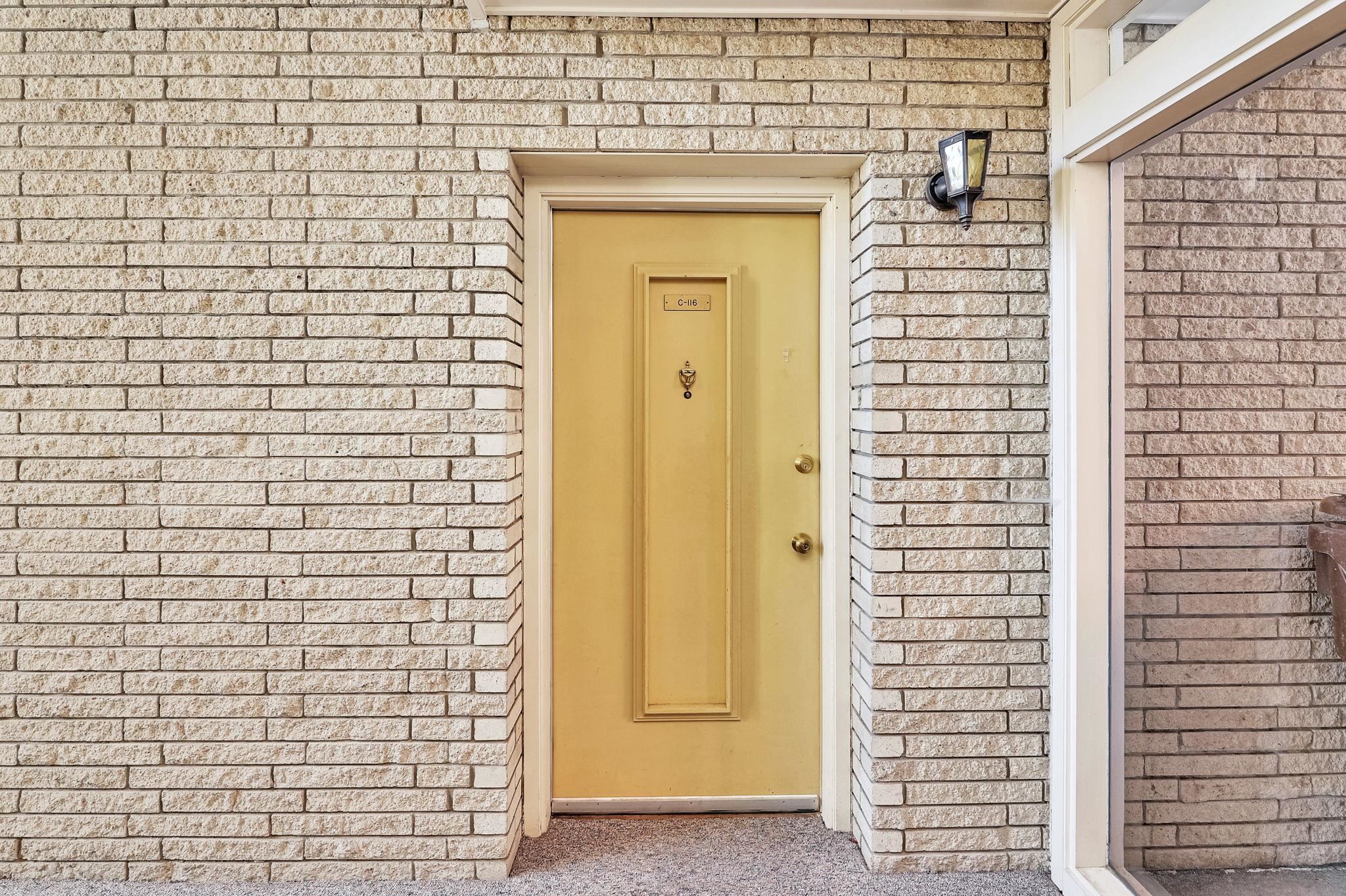 Wichita, Kansas 67203, United States, 2 Bedrooms Bedrooms, ,1 BathroomBathrooms,Residential,Pending,65539