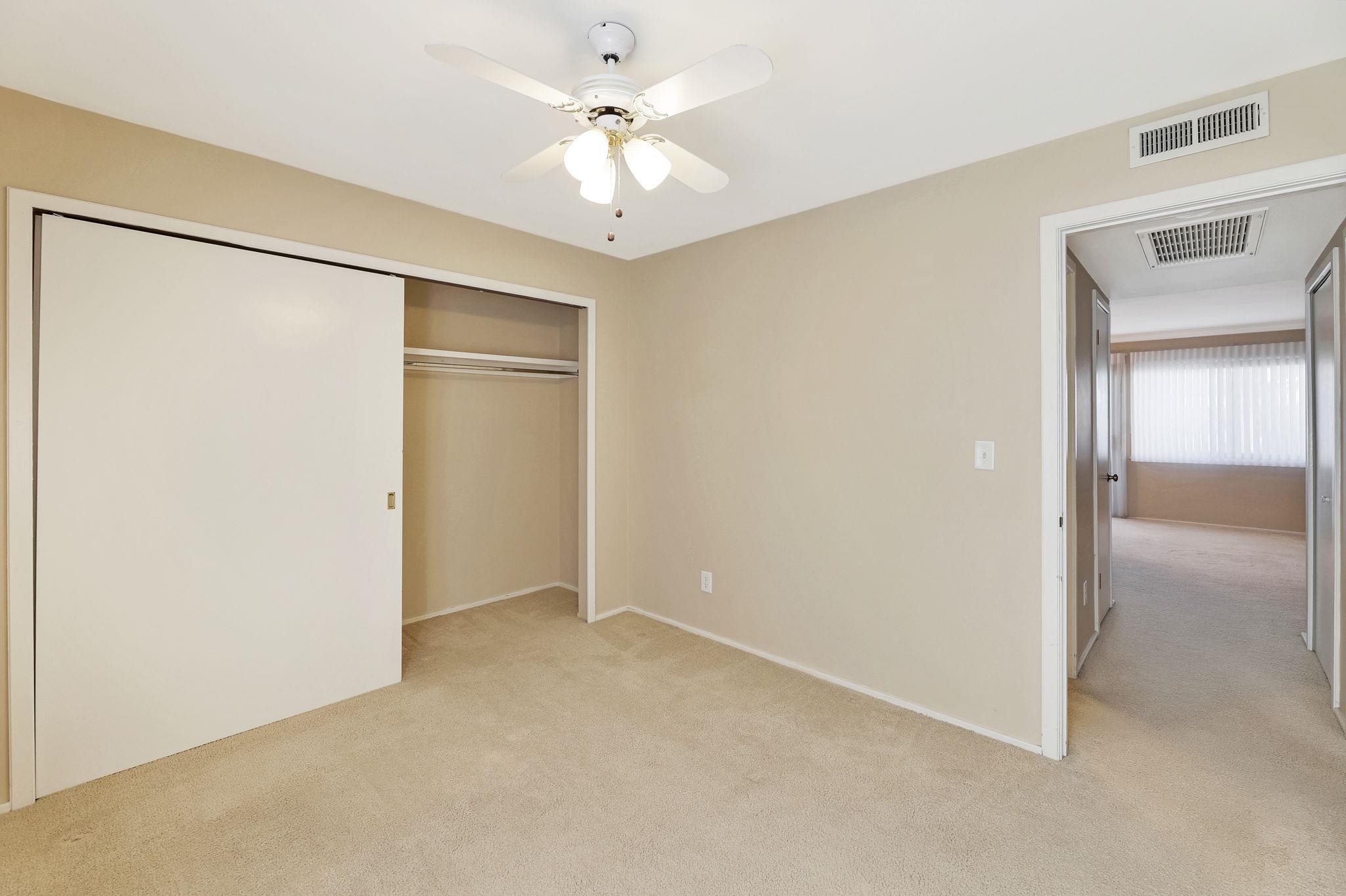 Wichita, Kansas 67203, United States, 2 Bedrooms Bedrooms, ,1 BathroomBathrooms,Residential,Pending,65539