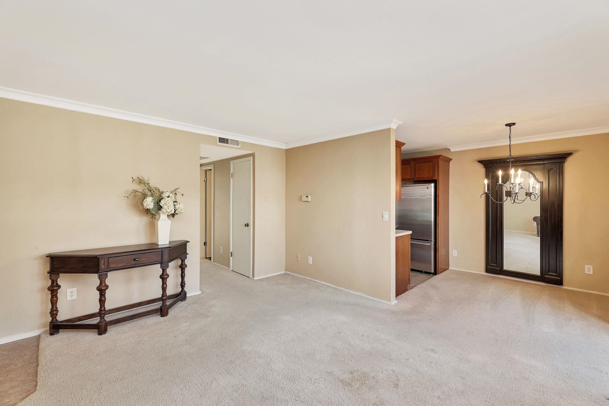 Wichita, Kansas 67203, United States, 2 Bedrooms Bedrooms, ,1 BathroomBathrooms,Residential,Pending,65539