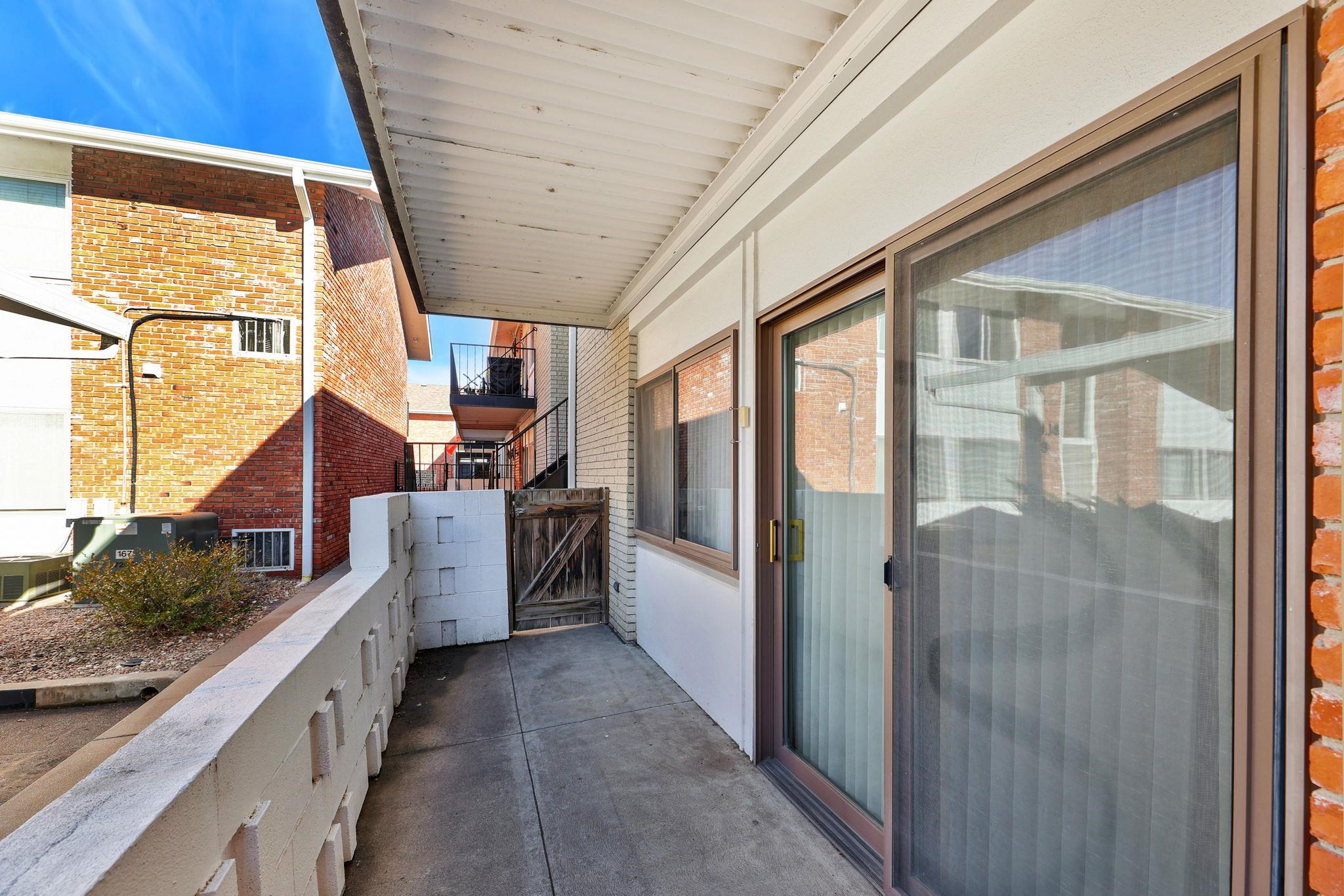 Wichita, Kansas 67203, United States, 2 Bedrooms Bedrooms, ,1 BathroomBathrooms,Residential,Pending,65539