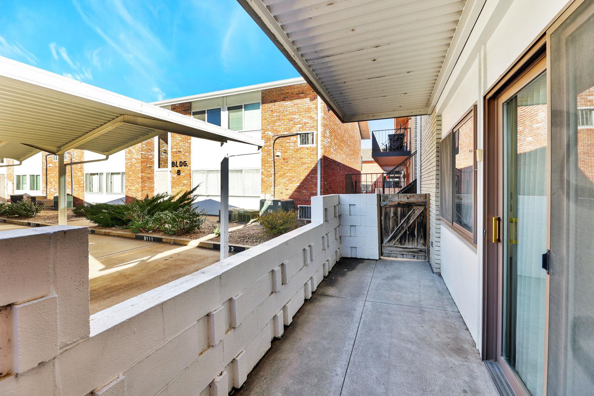 Wichita, Kansas 67203, United States, 2 Bedrooms Bedrooms, ,1 BathroomBathrooms,Residential,Pending,65539