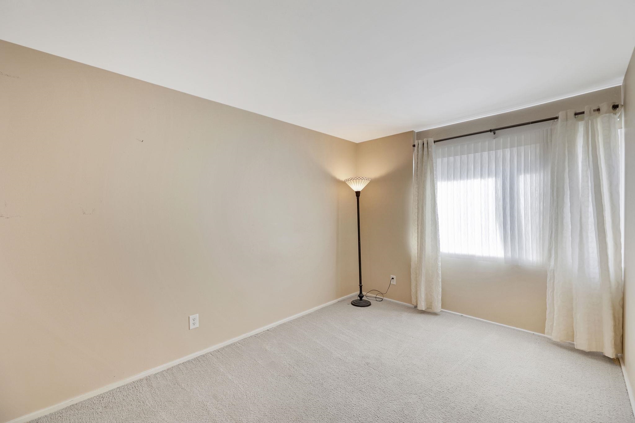 Wichita, Kansas 67203, United States, 2 Bedrooms Bedrooms, ,1 BathroomBathrooms,Residential,Pending,65539