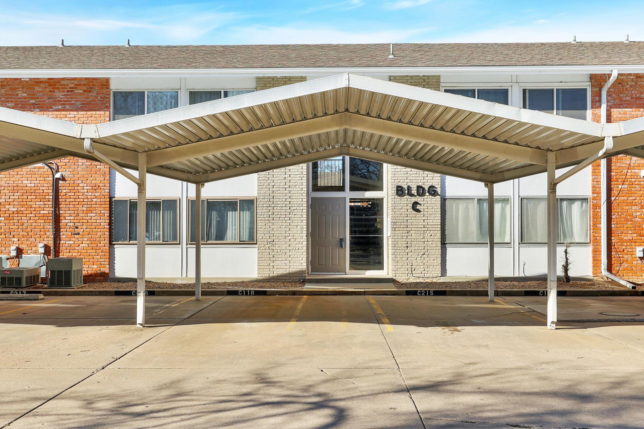 Wichita, Kansas 67203, United States, 2 Bedrooms Bedrooms, ,1 BathroomBathrooms,Residential,Pending,65539