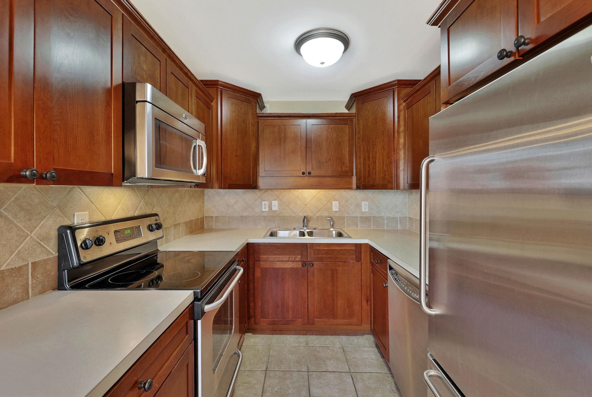 Wichita, Kansas 67203, United States, 2 Bedrooms Bedrooms, ,1 BathroomBathrooms,Residential,Pending,65539