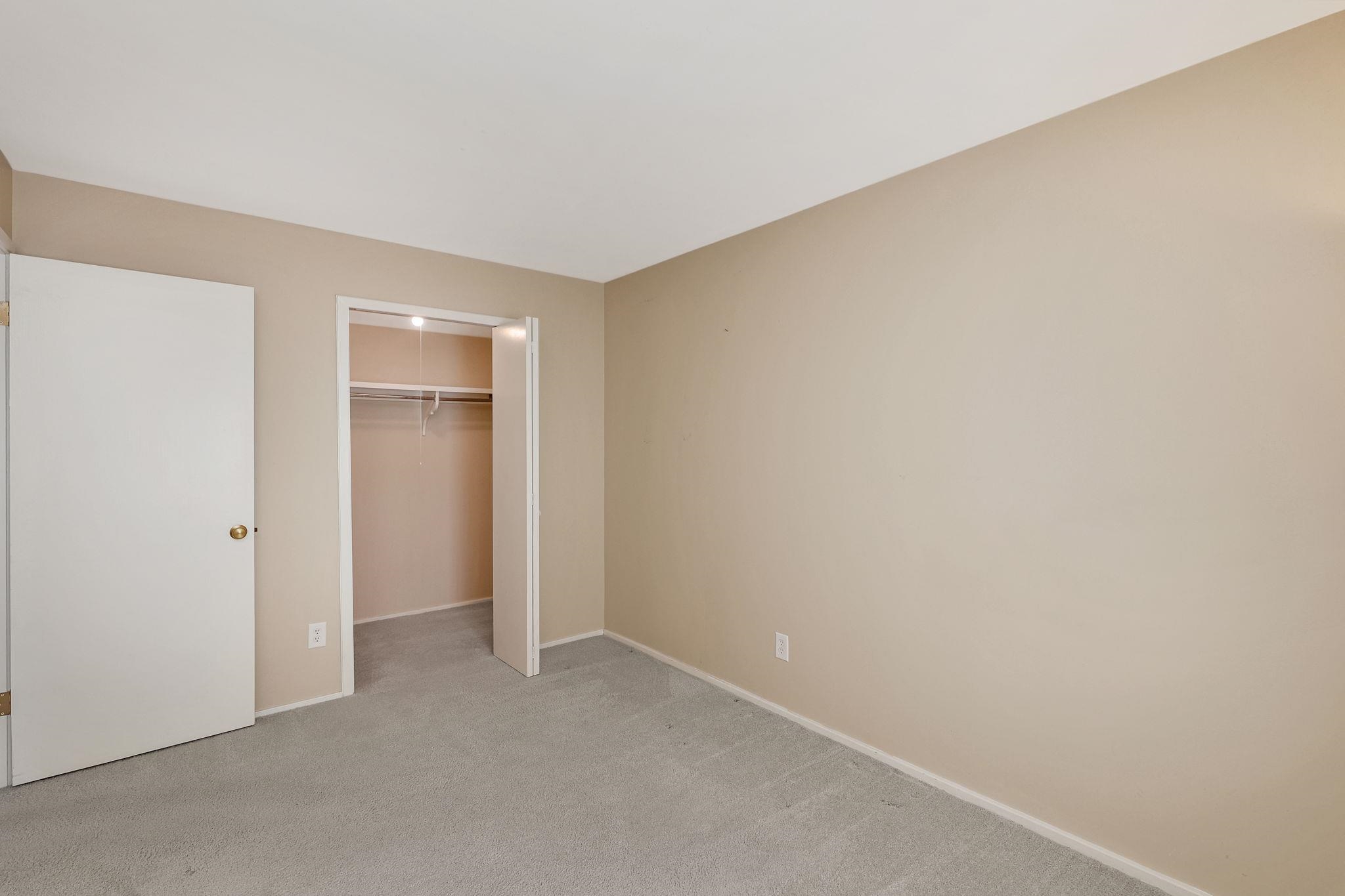 Wichita, Kansas 67203, United States, 2 Bedrooms Bedrooms, ,1 BathroomBathrooms,Residential,Pending,65539