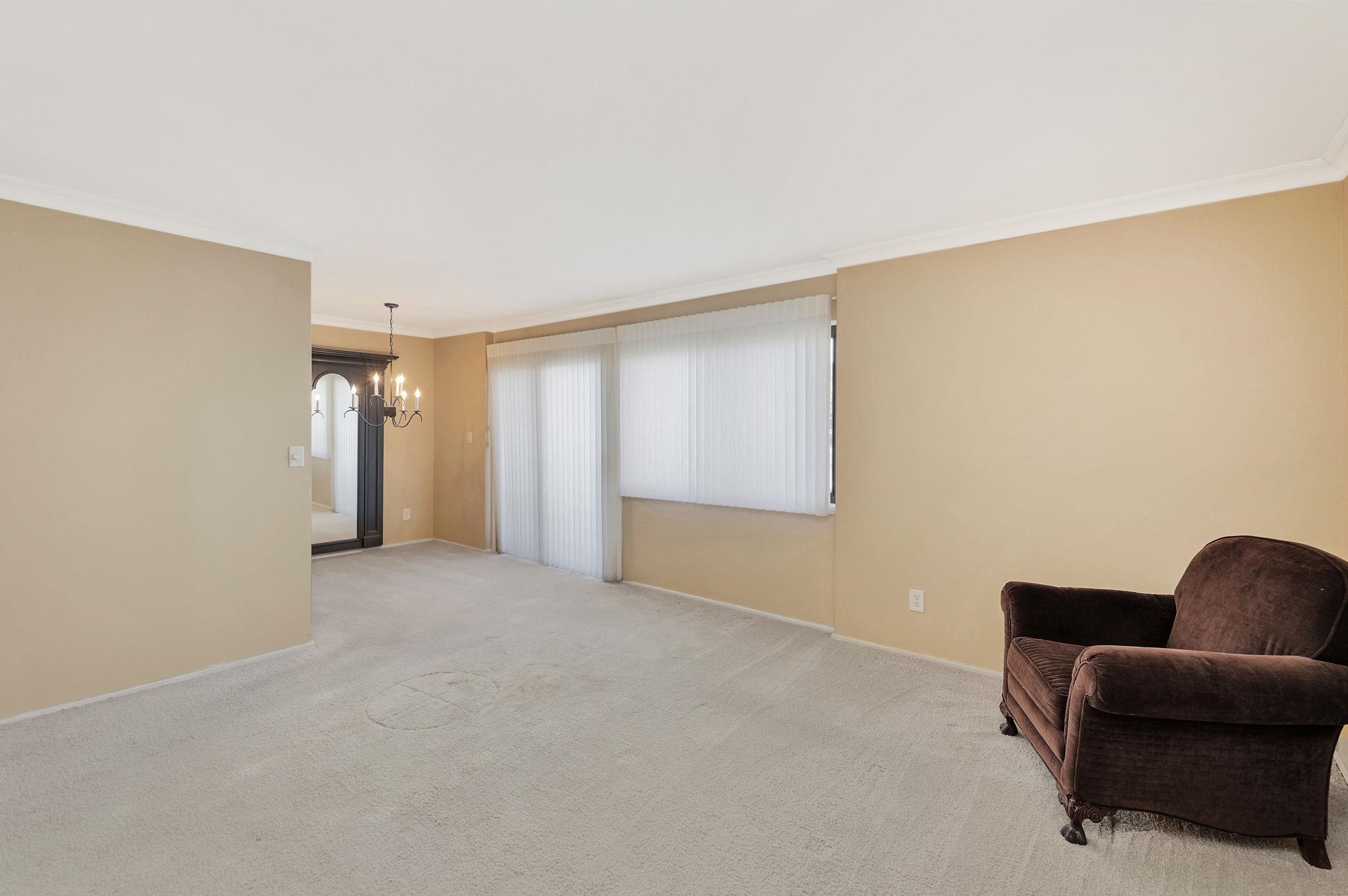 Wichita, Kansas 67203, United States, 2 Bedrooms Bedrooms, ,1 BathroomBathrooms,Residential,Pending,65539