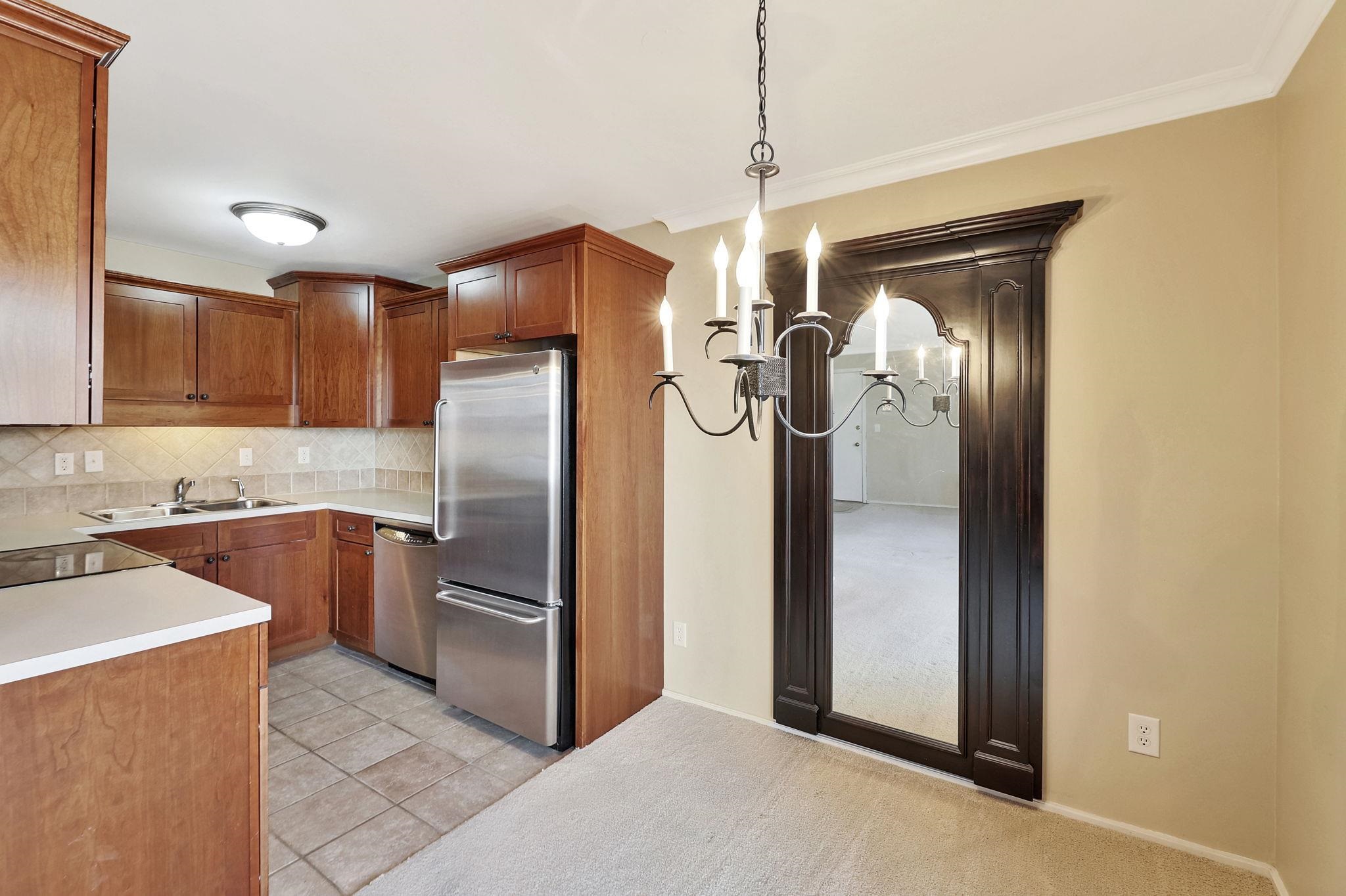 Wichita, Kansas 67203, United States, 2 Bedrooms Bedrooms, ,1 BathroomBathrooms,Residential,Pending,65539