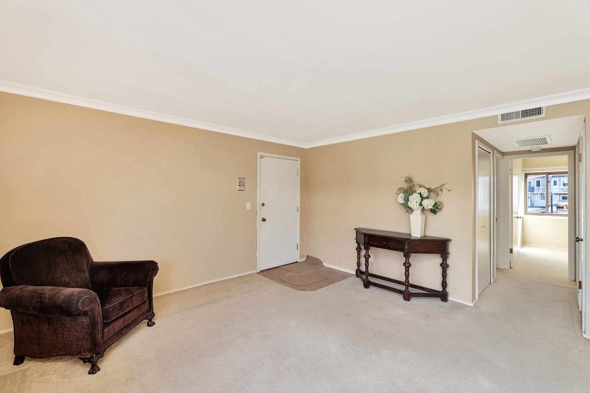 Wichita, Kansas 67203, United States, 2 Bedrooms Bedrooms, ,1 BathroomBathrooms,Residential,Pending,65539