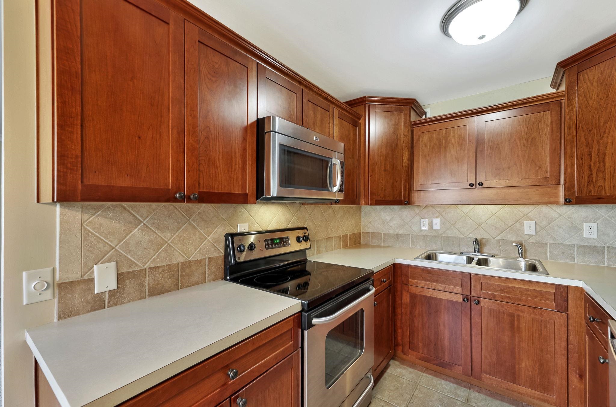 Wichita, Kansas 67203, United States, 2 Bedrooms Bedrooms, ,1 BathroomBathrooms,Residential,Pending,65539