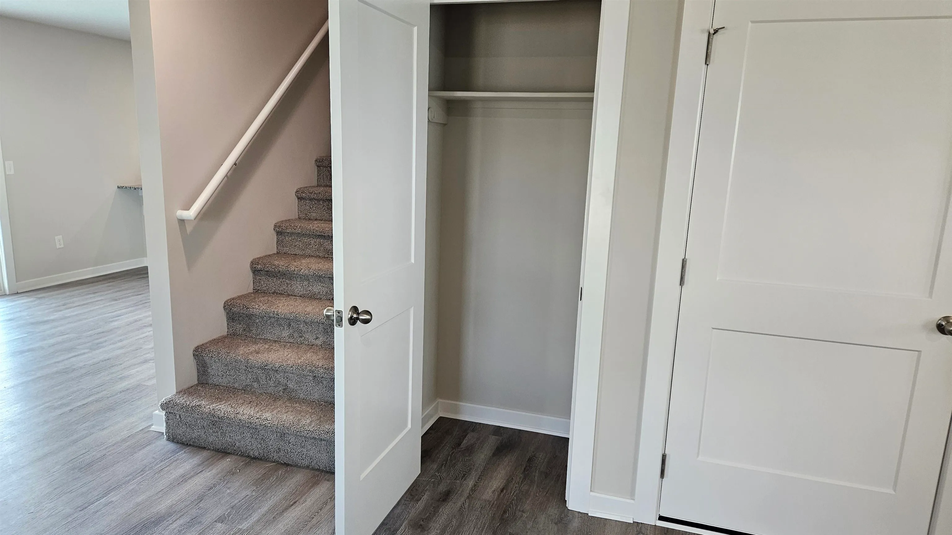 Garden Plain, Kansas 67050, United States, 4 Bedrooms Bedrooms, ,3 BathroomsBathrooms,Residential,Active,24126