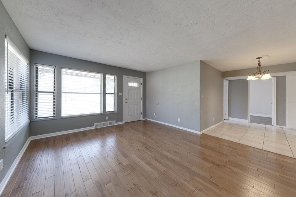 Wichita, Kansas 67208, United States, 3 Bedrooms Bedrooms, ,1 BathroomBathrooms,Residential,Pending,62048