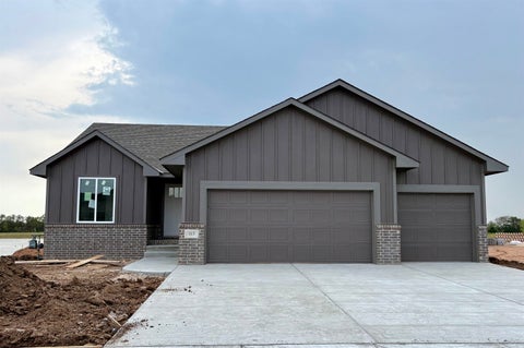Homes For Sale - 113 E Hickam St<br/> Derby, KS 67037