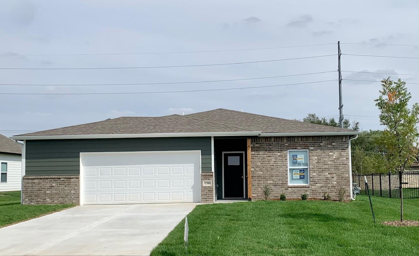 Newton, Kansas 67114, United States, 4 Bedrooms Bedrooms, ,2 BathroomsBathrooms,Residential,Active,51618