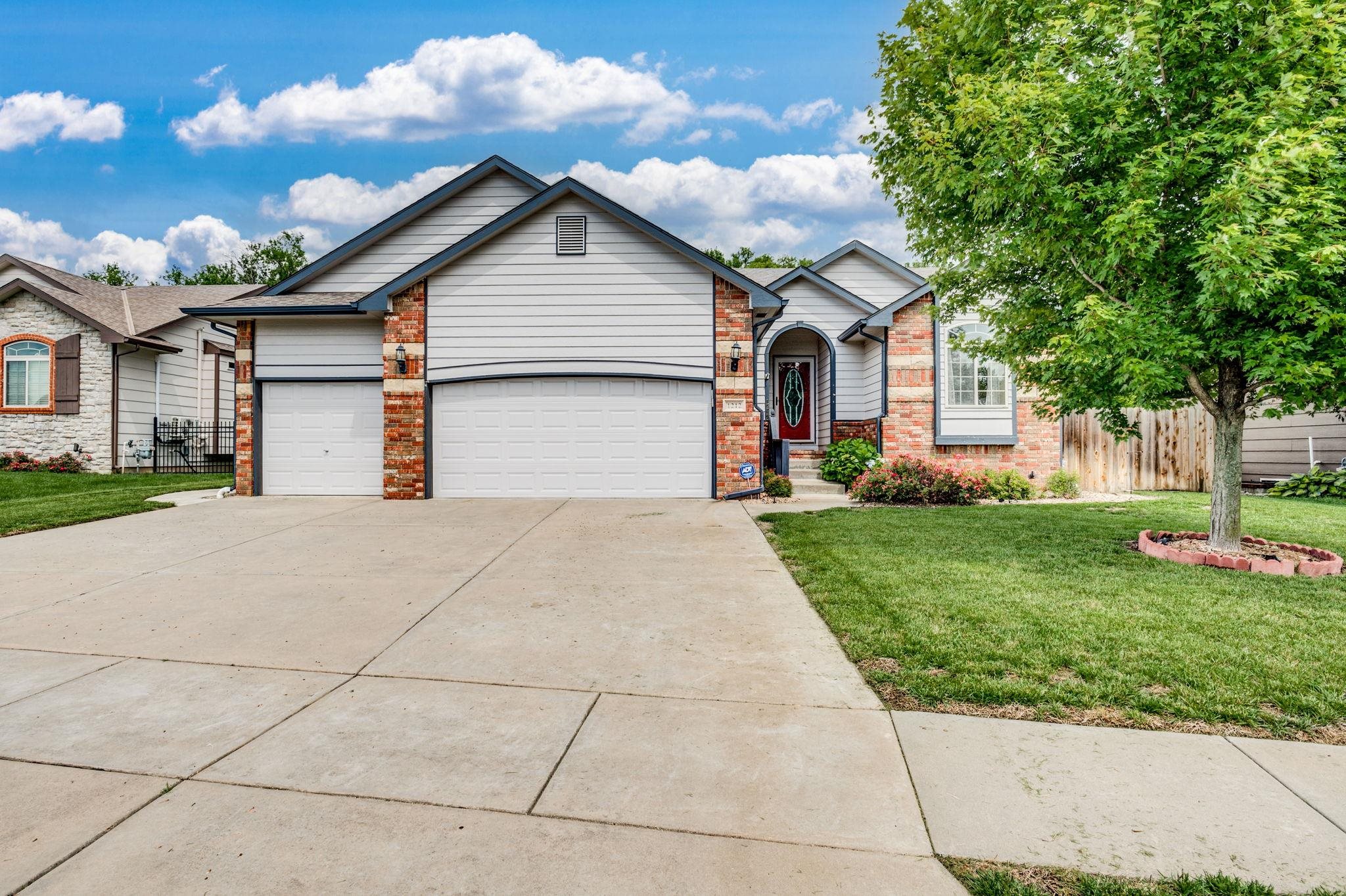 1212 N High Park Dr, Derby, Virginia image 1