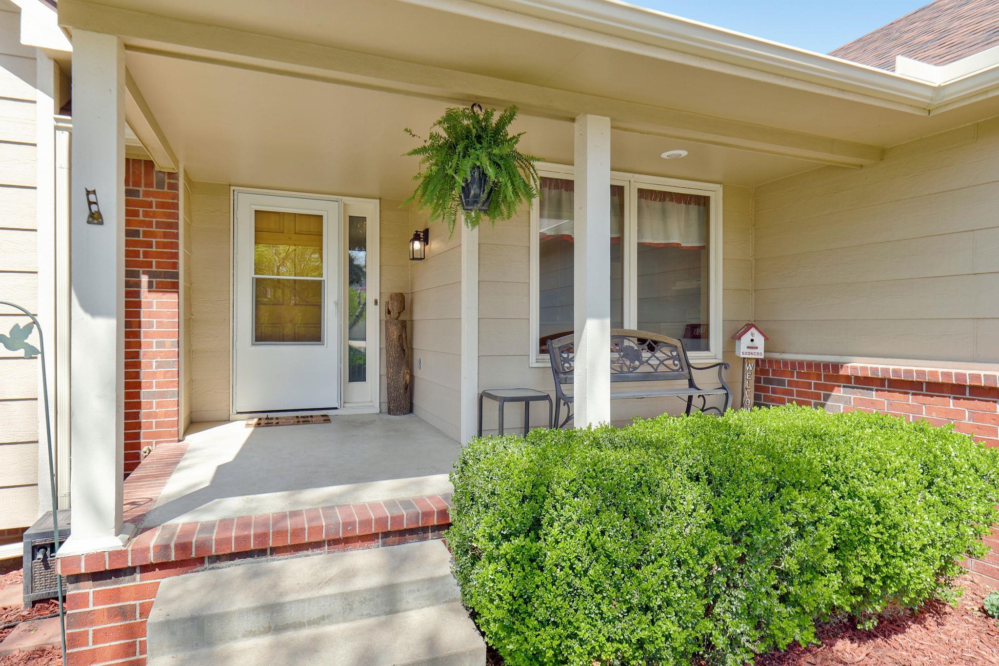 1512 E Mcclelland Dr, Derby, Kansas image 2
